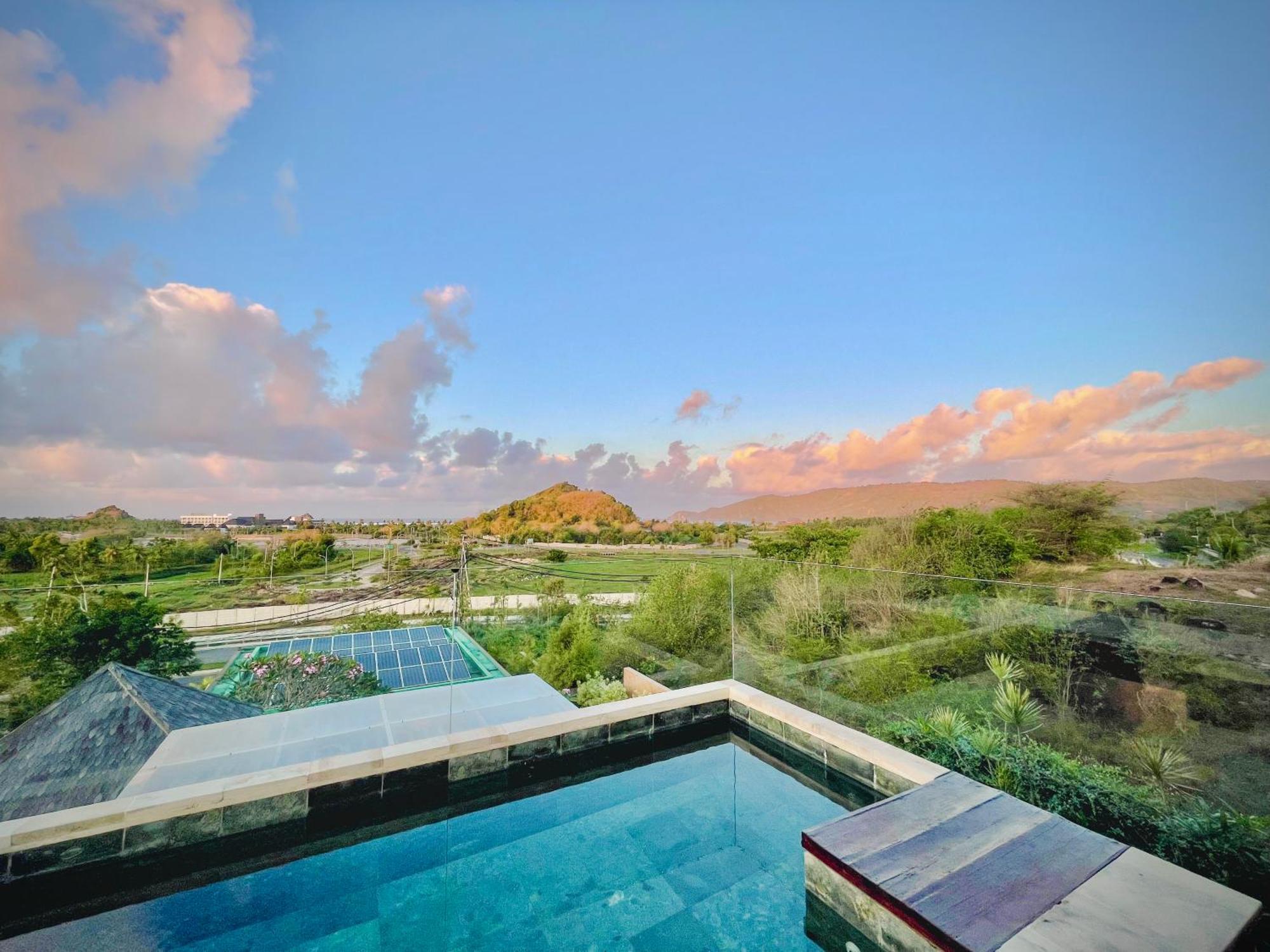 Villa Mandalika Lombok Kuta  エクステリア 写真